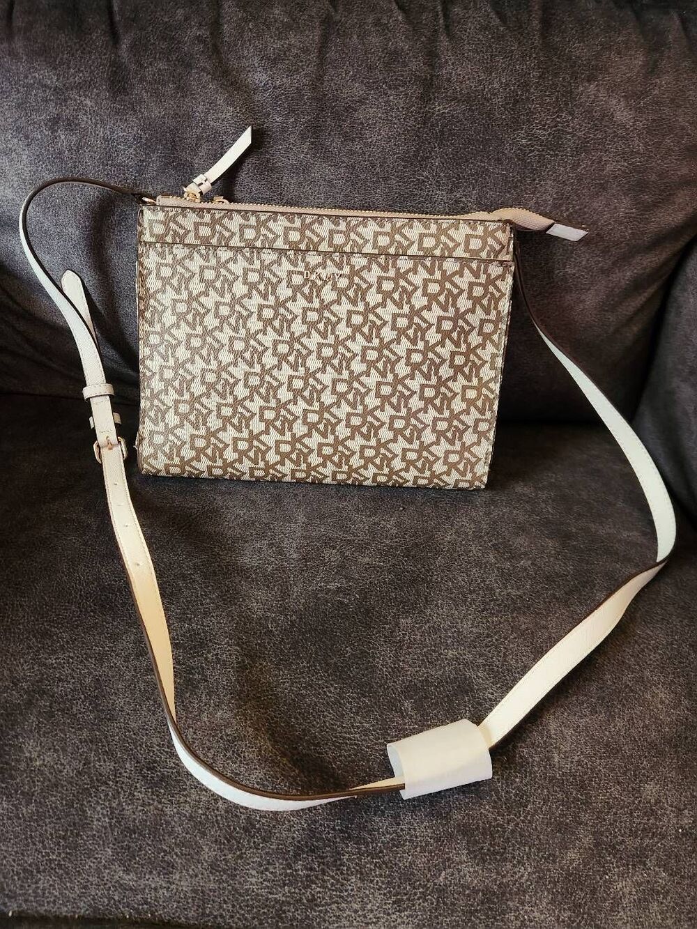 NWT DKNY BRYANT PARK TZ Double Zip Crossbody Bag White/Tan